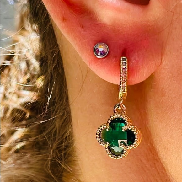 ✨2 for $30✨ Elegant Green Clover Drop Earrings - Picture 3 of 8
